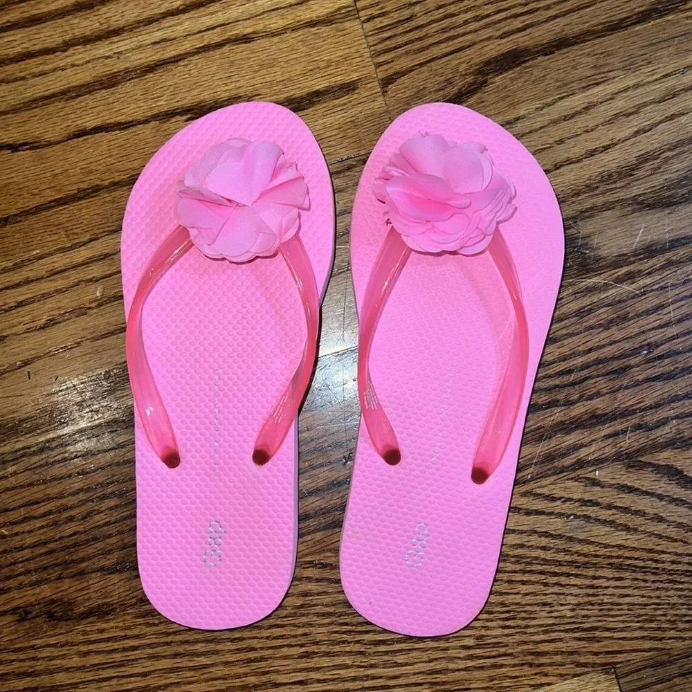 Gap kids pink flip flops with rose detail size 3.